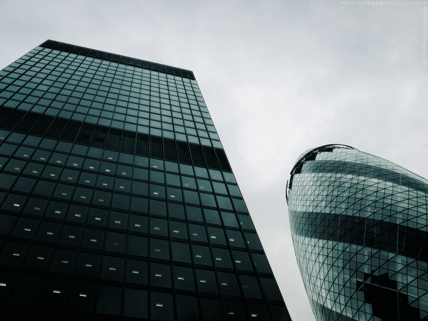 Swiss Re Building (The Gherkin) - Arch: Norman Foster, 2004